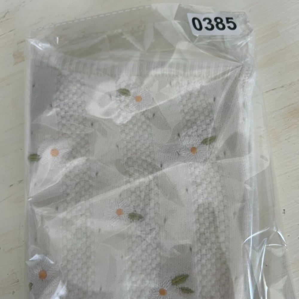Forever 21 Women's White Sweater Tube Top Small Embroidered Daisies - New - Picture 10 of 10